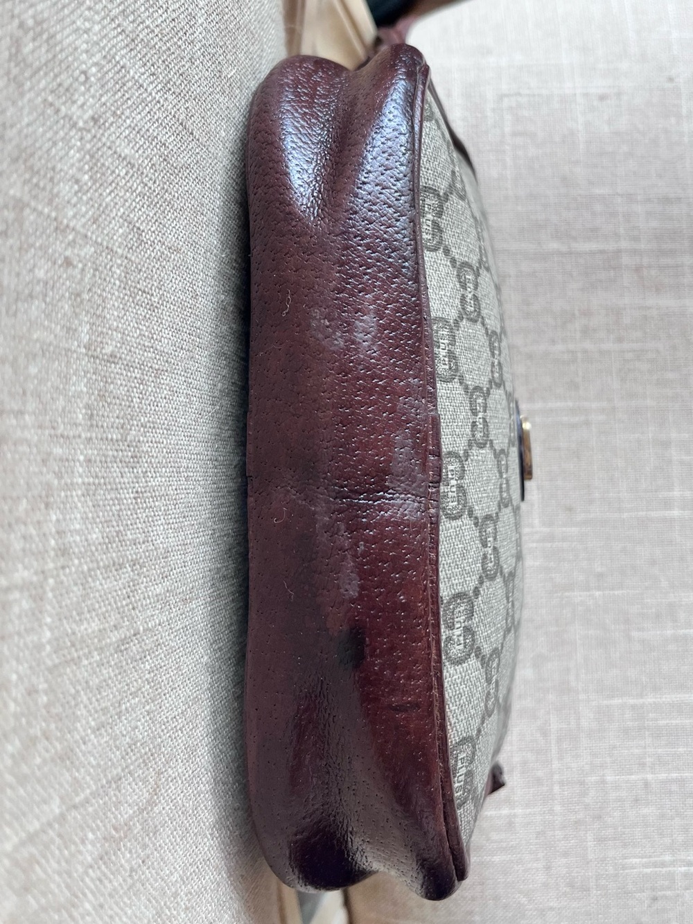 Vintage Gucci Plus crossbody with monogram. Exterior and interior bag is clean. - Picture 5 of 16